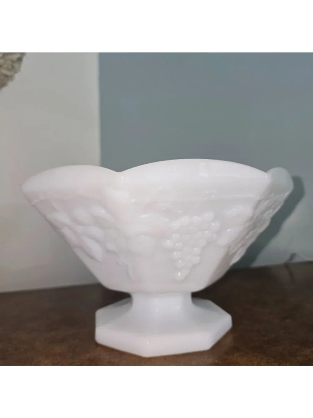 Vintage Fruit Bowl White Milk Glass Mid-Century  Pedestal Centerpiece 9